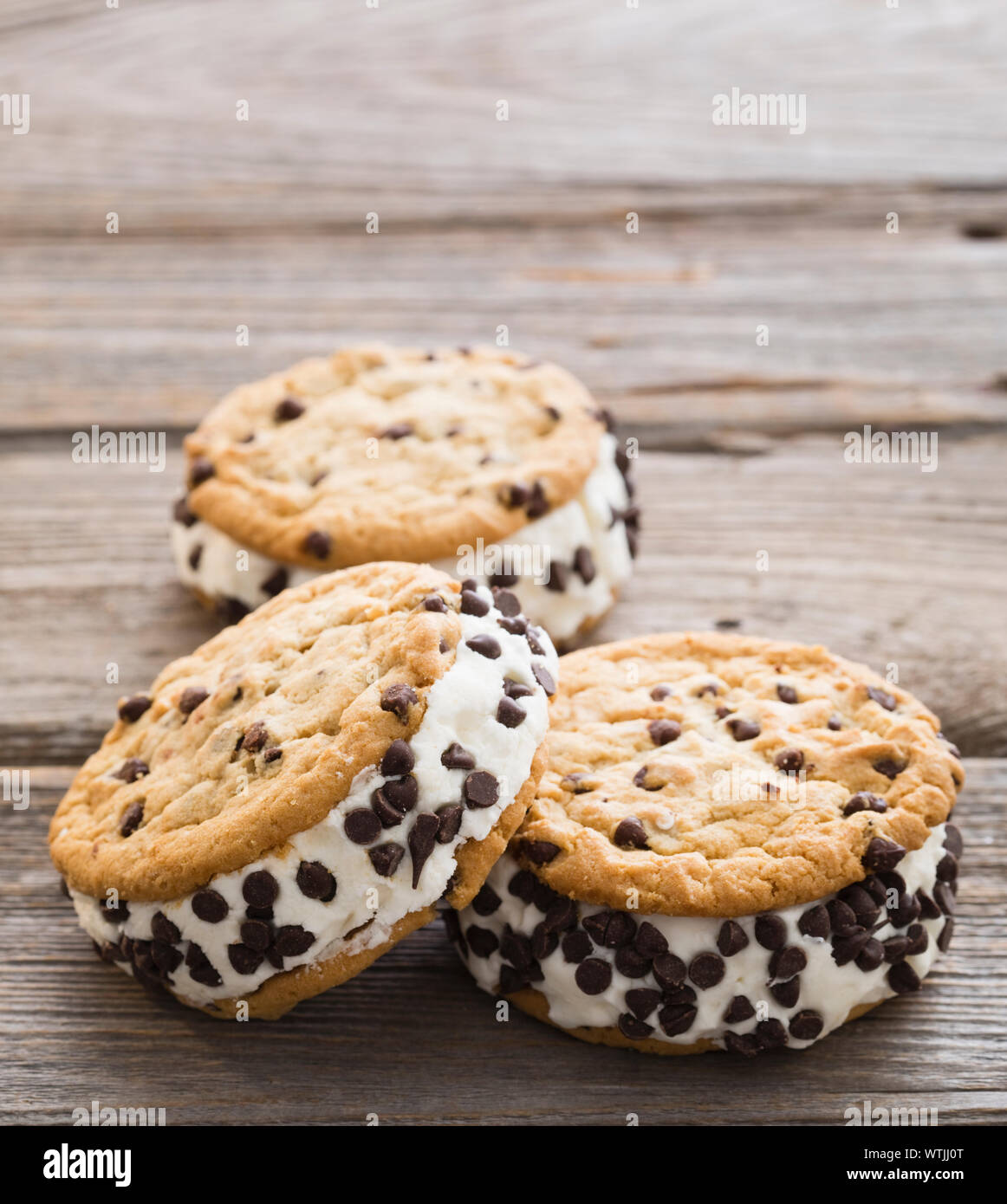 Eis Sandwiches auf Holz Stockfoto
