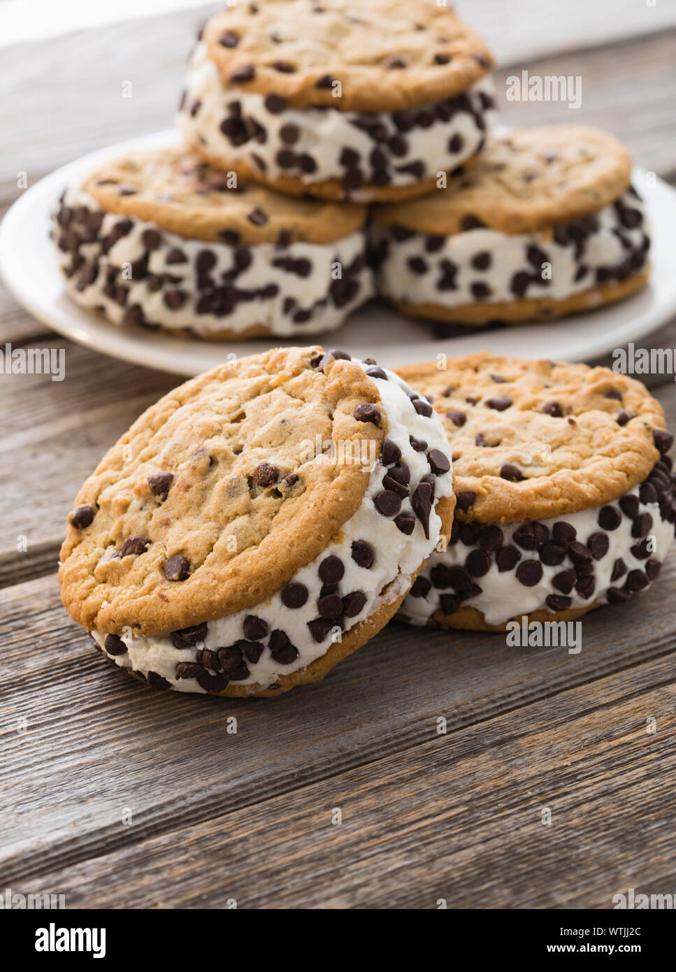 Eis Sandwiches auf Holz Stockfoto