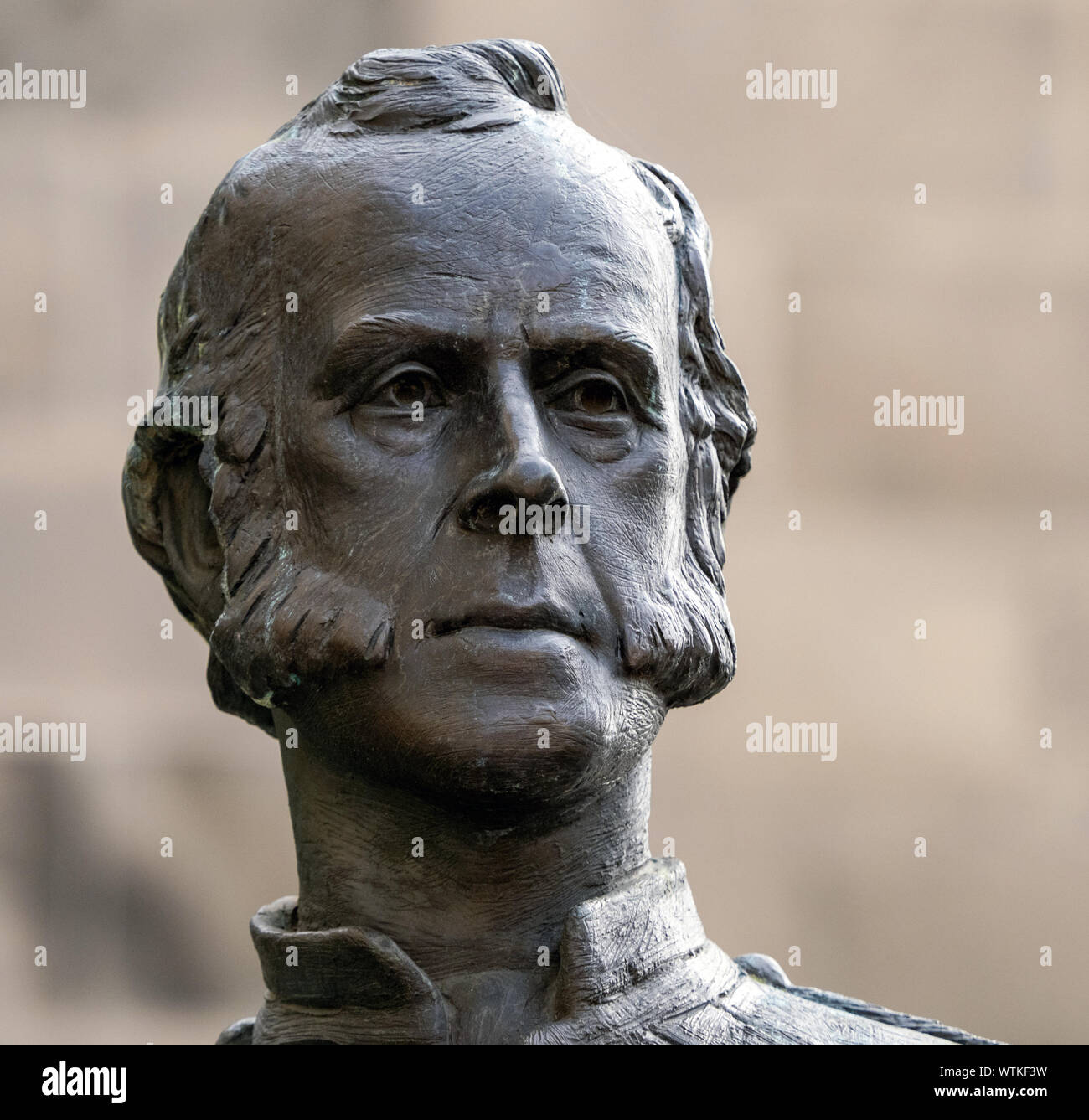 Detail von James Braidwood Statue (1800-1861), ein schottischer Feuerwehrmann, der einer der ersten Kommunalen der Welt Feuerwehr in Edinburgh im Jahr 1824 gegründet. Stockfoto