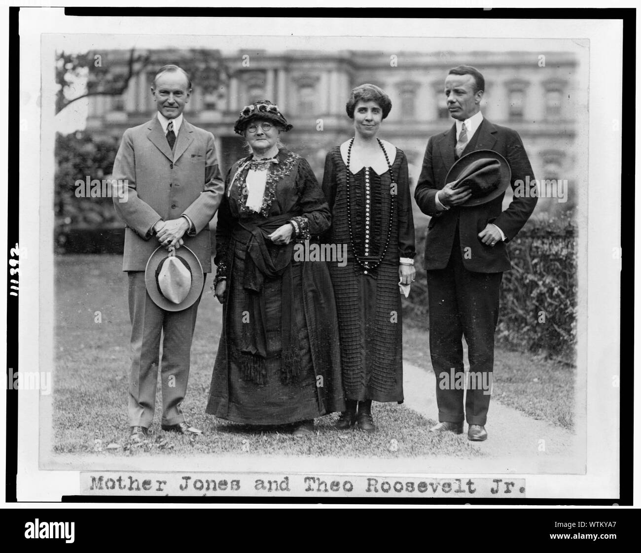 Mother Jones und Theo. Roosevelt, Jr., Präsident und Frau Coolidge, Mother Jones, und Theodore Roosevelt, Jr., volle Länge Porträts, stehend.; Stockfoto