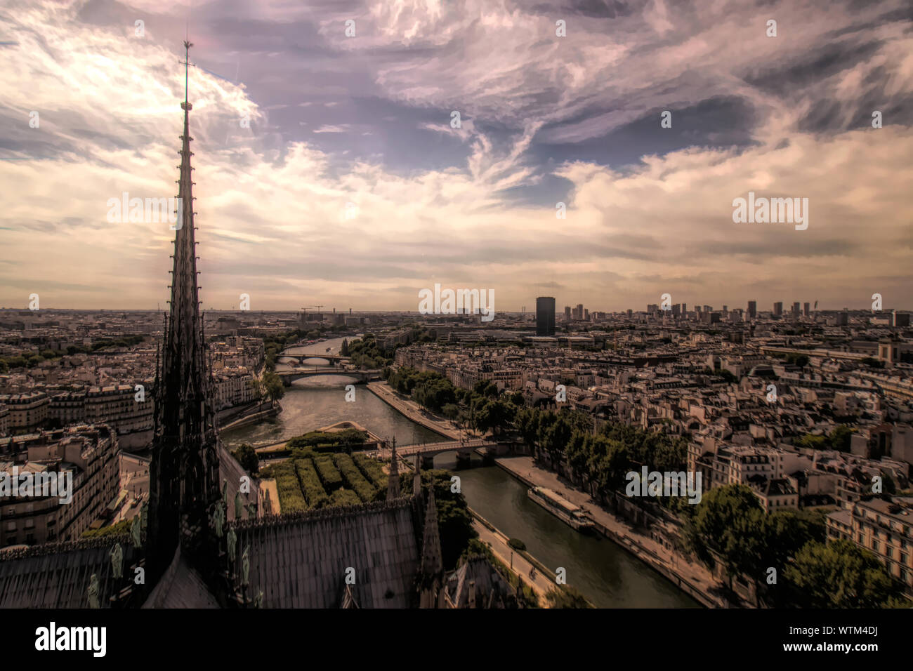 Ein Blick auf den Fluss Seine vom Turm der Kathedrale Notre Dame Stockfoto