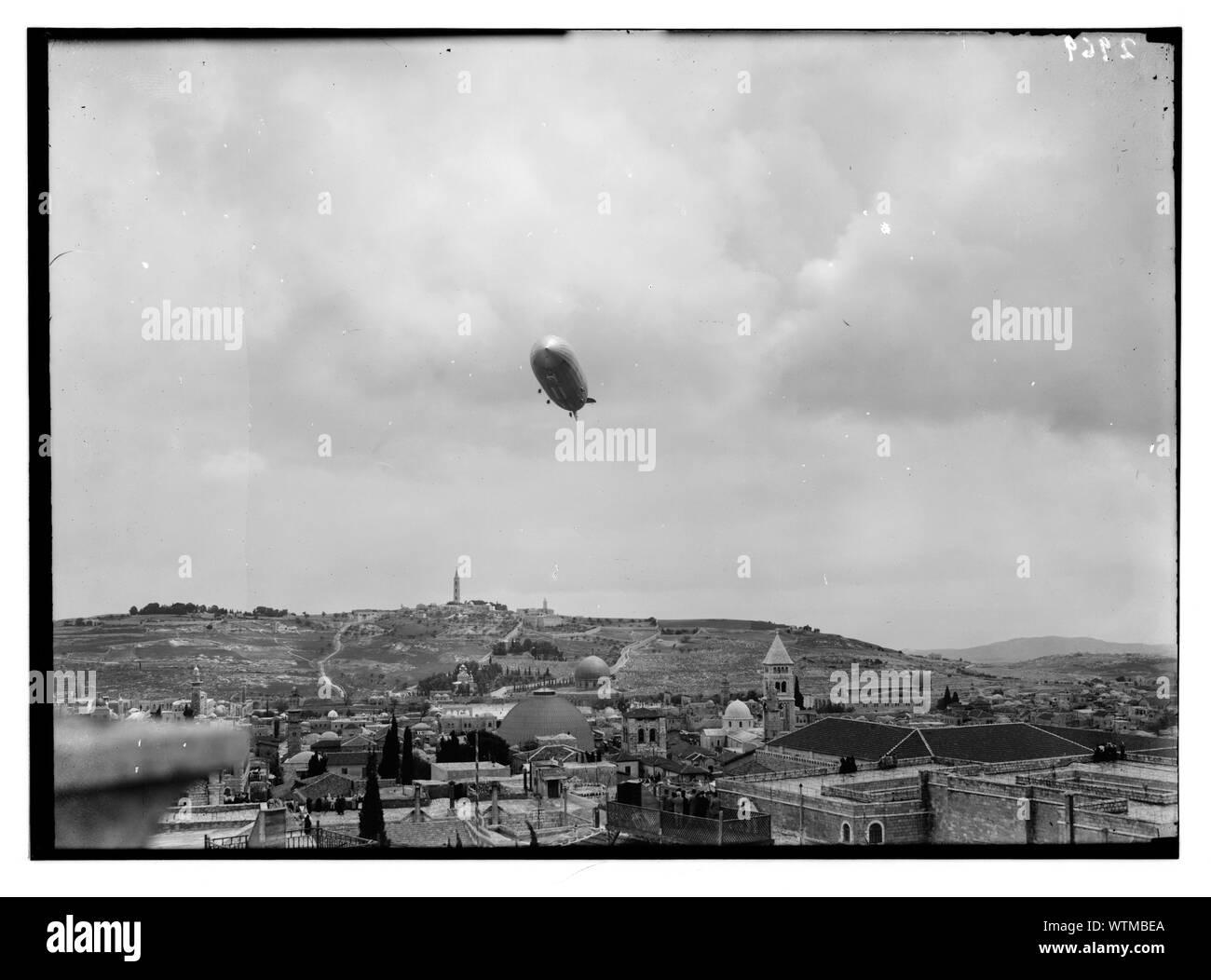 Ölberg und Gethsemane. Jerusalem und Olivet. Die Graff [d. h., Graf Zepelin Zepelin] über der Altstadt, 26. April [d. h., den 11.] 1931. Tag der Griechischen heiligen Feuer Stockfoto
