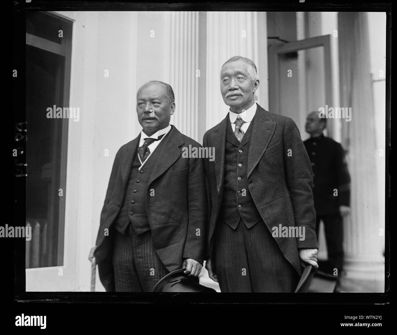 Herr Liang Shih-Yi (LFT) und Herr Yung Kwai Kostenlos d'Affaires der Chinesischen Gesandtschaft in Washington Riß im White House Stockfoto