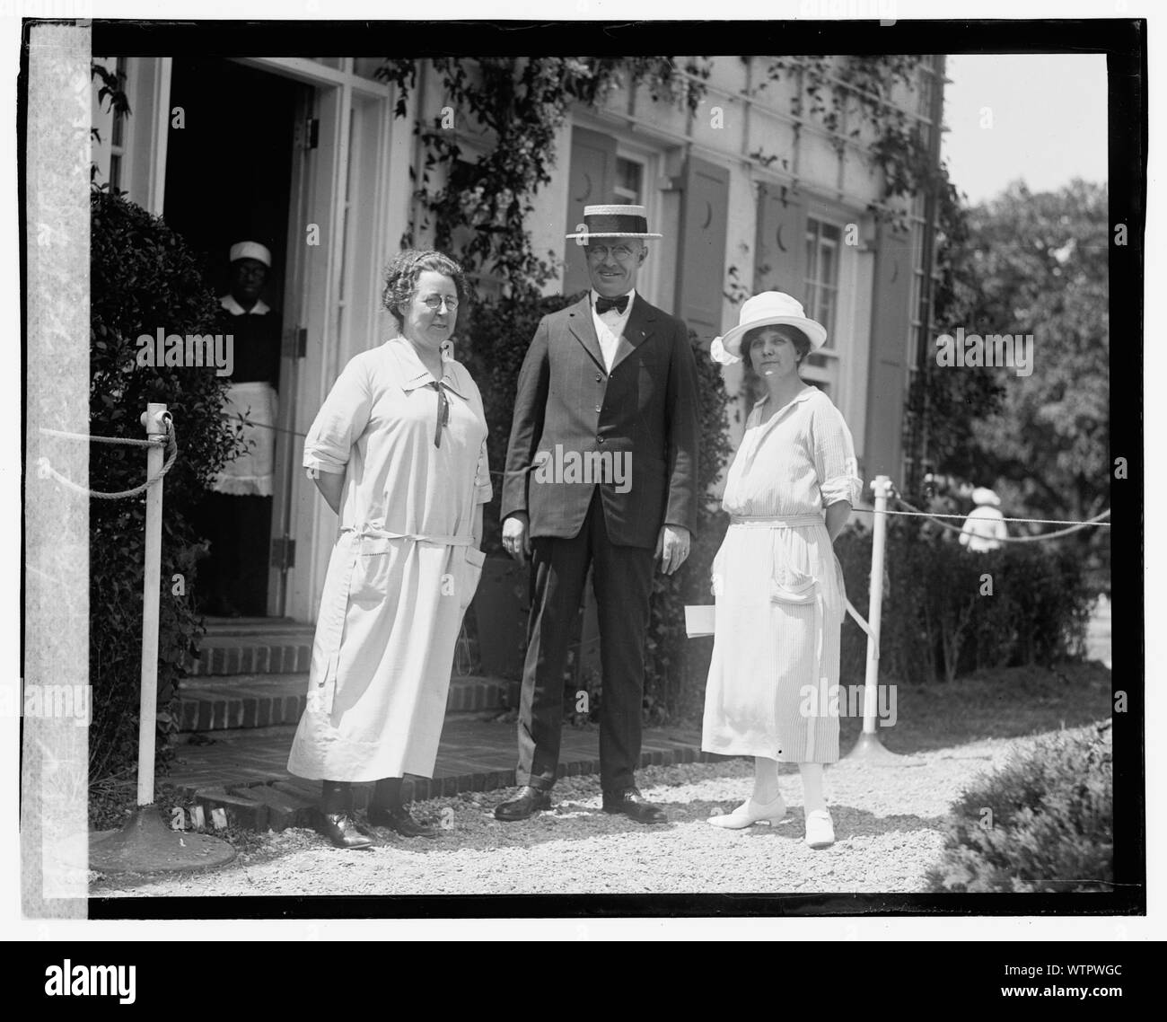 Frau F.M. Carter, Secty. des Hauses; Ex-Bürgermeister Hugh M. Caldwell, Seattle; Frau Stafford Stockfoto