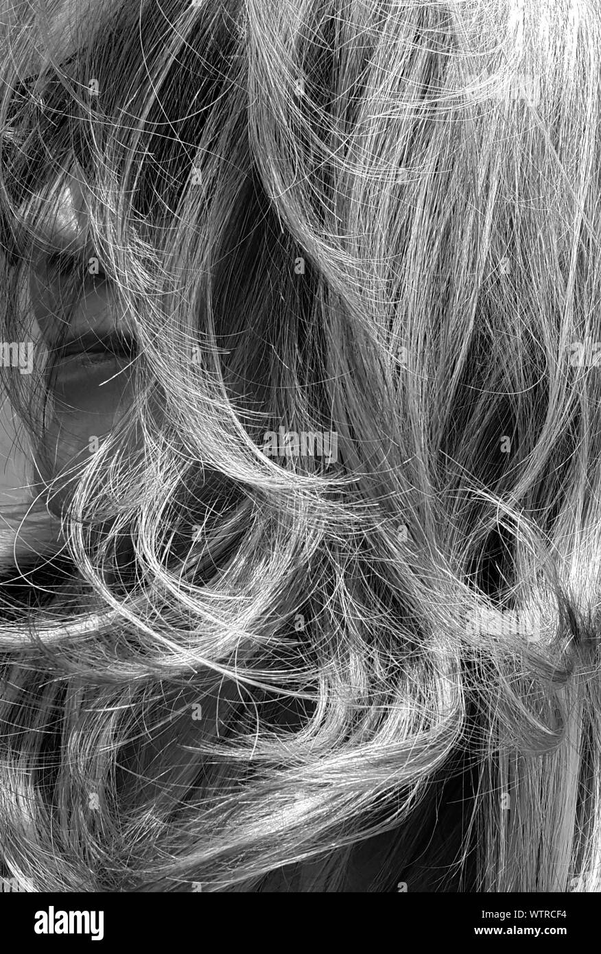Gewellte Haare Schwarzweiss Stockfotos Und Bilder Alamy