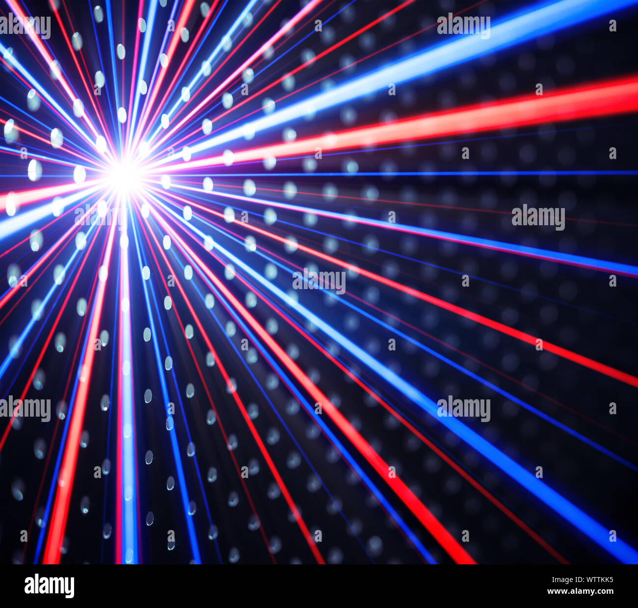 Blauen und Roten Laserstrahl Lichteffekte auf schwarzem Hintergrund Stockfoto
