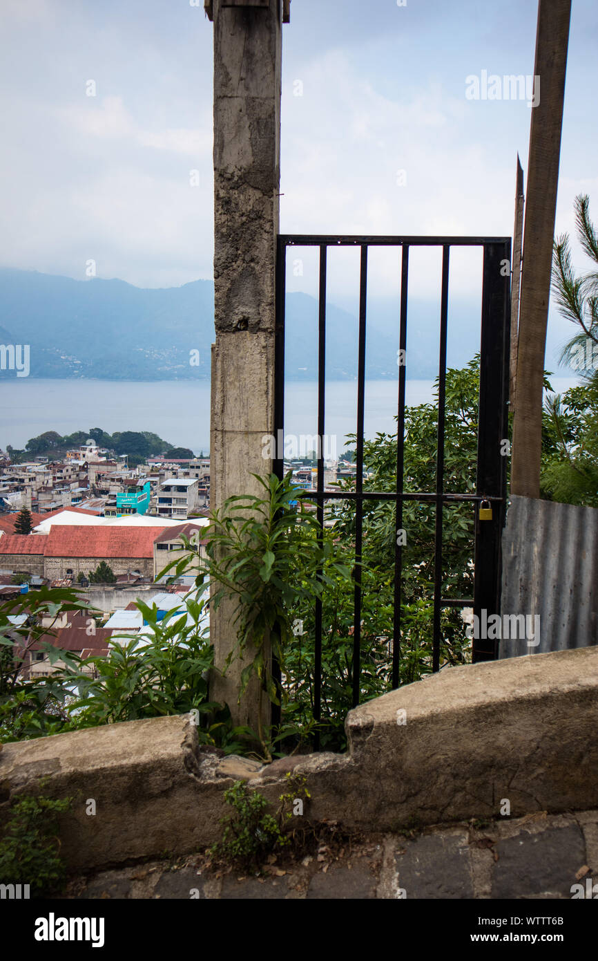 Mit Blick auf die San Pedro La Laguna, Guatemala Atitlan See Stockfoto