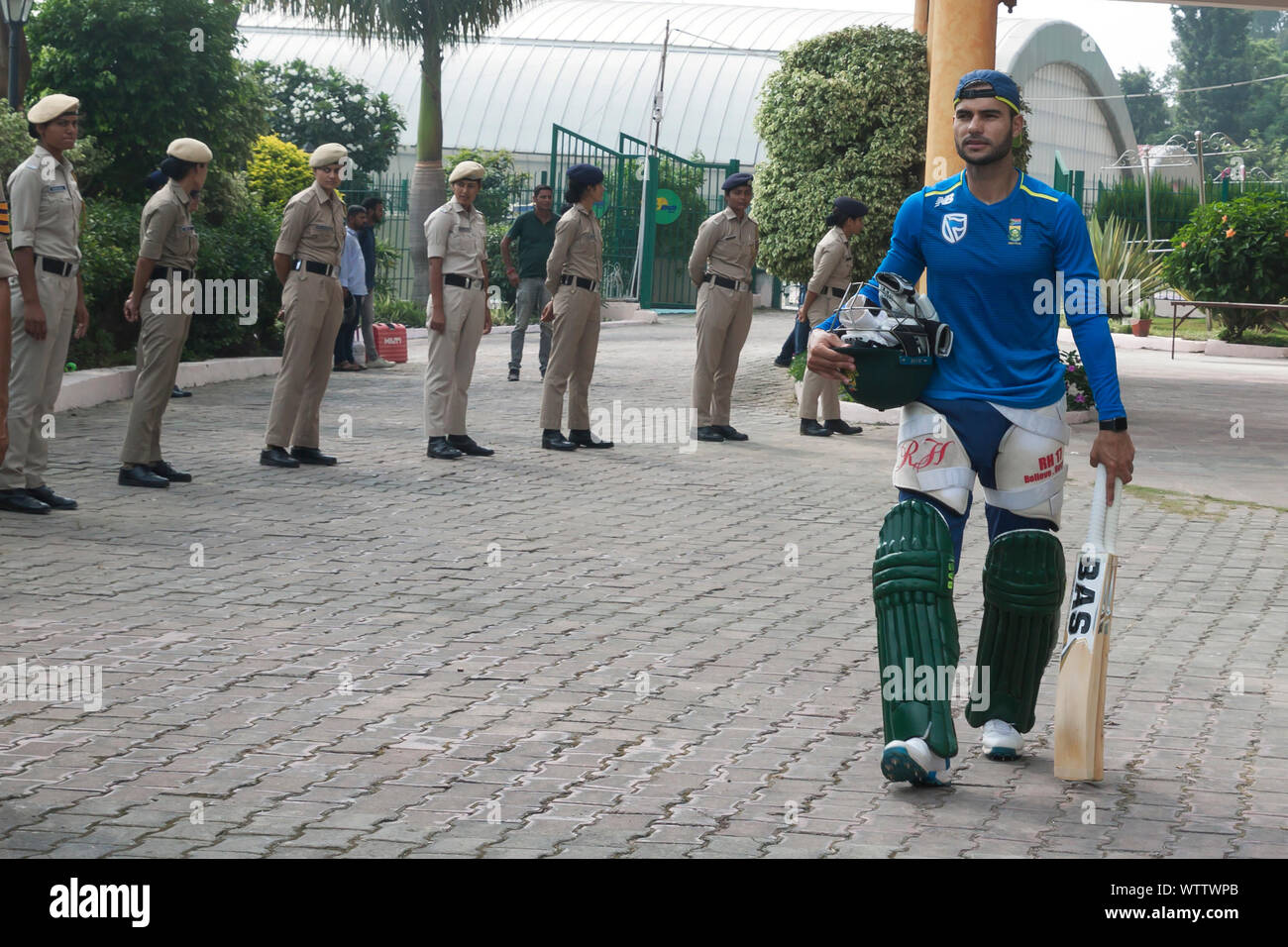 Dharamshala, Indien. 11 Sep, 2019. Südafrikanische Spieler Reeza Hendricks Wanderungen zu den Netzen während einer Übung im Hpca Stadium, dharamshala vor fo ihre ersten t20 Match gegen Indien, am Sonntag, dem 15. September. (Foto von shailesh Bhatnagar/Pacific Press) Quelle: Pacific Press Agency/Alamy leben Nachrichten Stockfoto