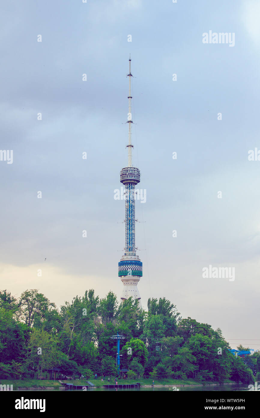 Fernsehturm in Taschkent, Usbekistan im Sommer Stockfoto