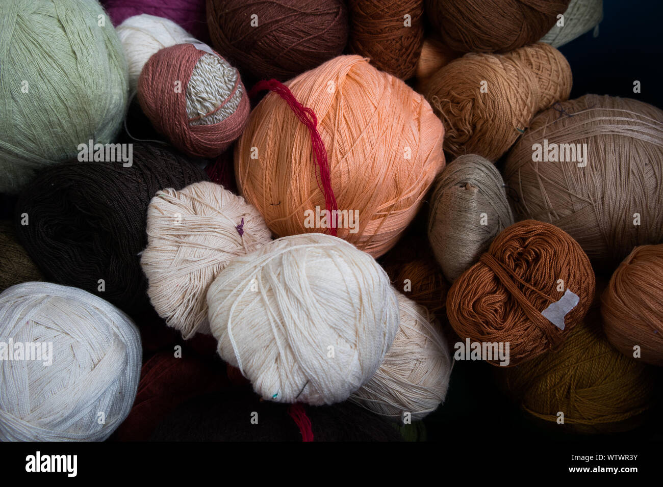 Verschiedene Kugeln von Garn in Guatemala Stockfoto