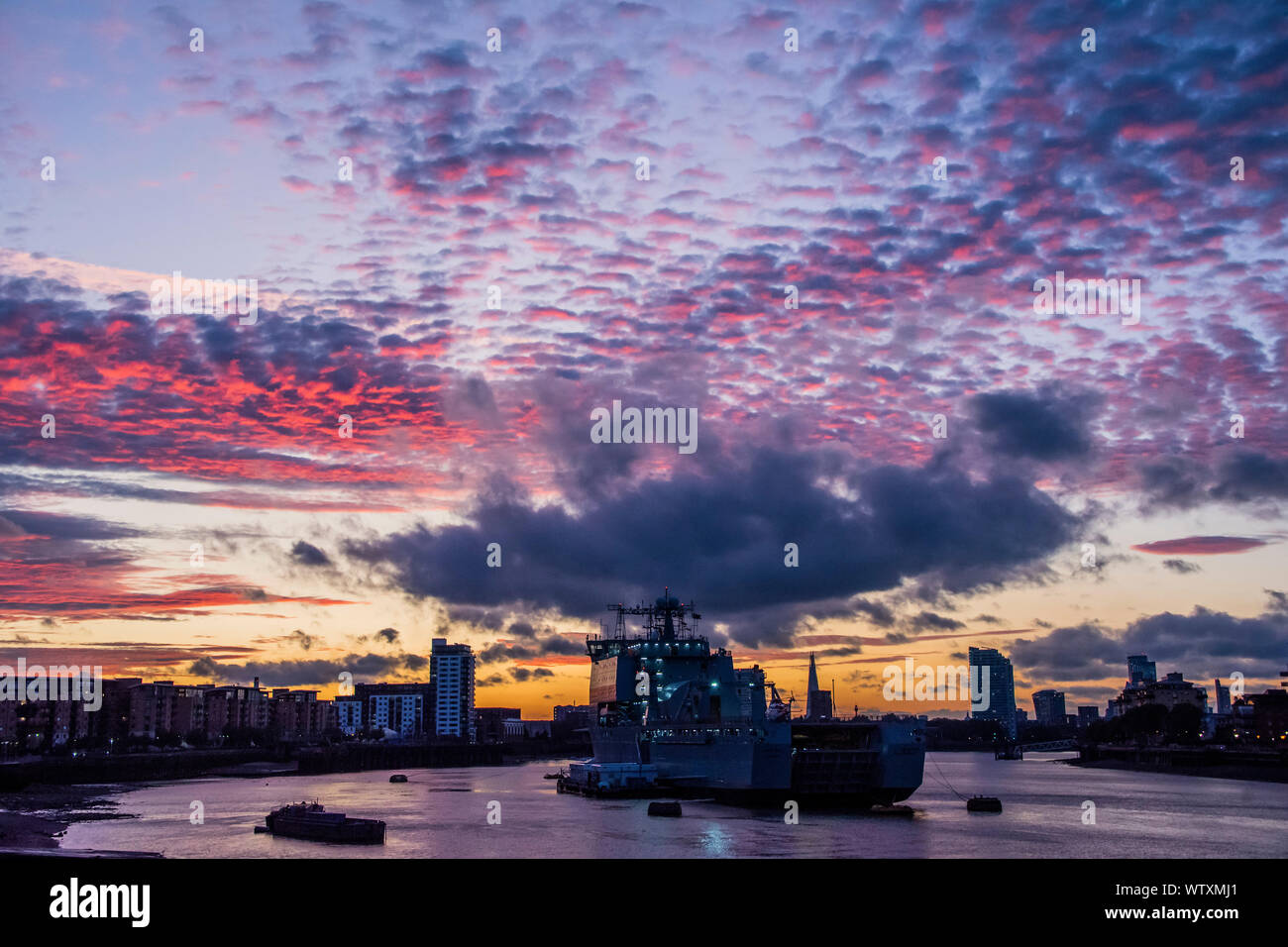 London, Großbritannien. 11 Sep, 2019. Die königliche Flotte Auxillery Schiff Lyme Bay Mauren in Greenwich bei London International Versand Woche zu nehmen. Credit: Guy Bell/Alamy leben Nachrichten Stockfoto