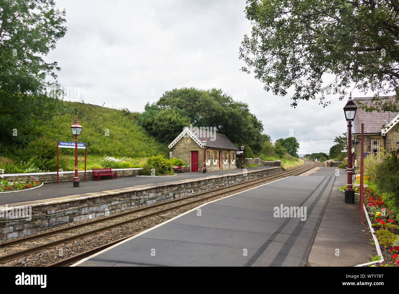 Der Bahnhof Horton-in-Ribblesdale, North Yorkshire an trüben, bewölkter Tag, im Norden Richtung suchen. Stockfoto