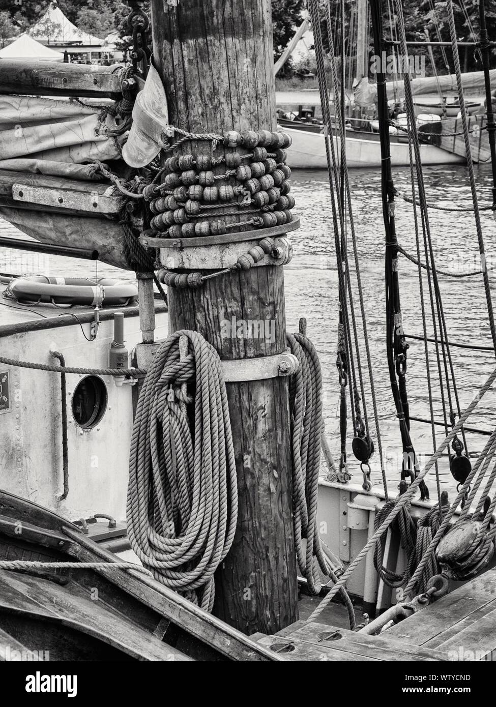 Alle Seile Eines Schiffes 7 Buchstaben Seile auf einem schiff Stockfotos und -bilder Kaufen - Alamy