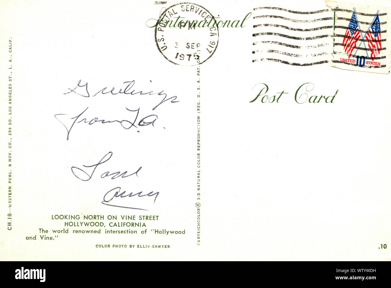 USA - ca. 1975. Rückseite einer alten Postkarte mit Briefmarke und handrwriting. Ca. 1975 Stockfoto
