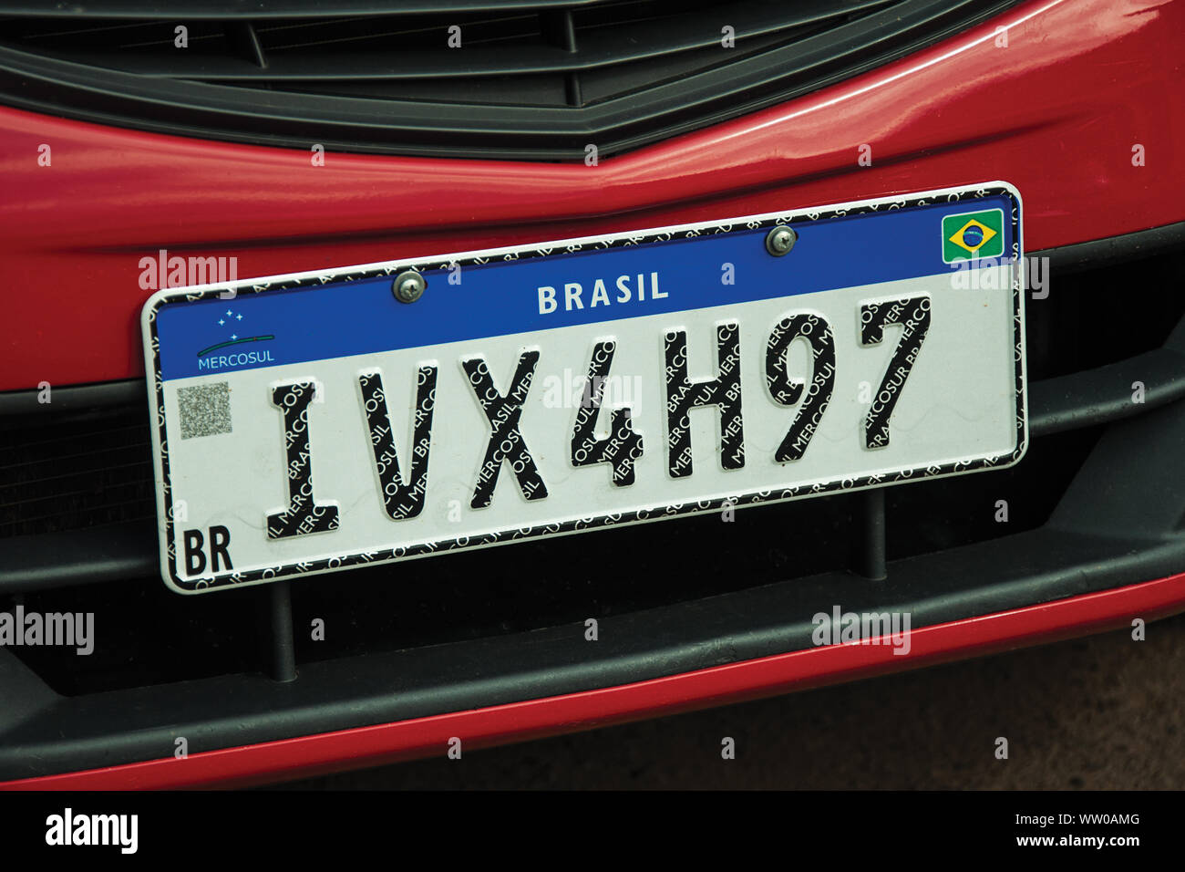 Cambara do Sul, Brasilien - Juli 19., 2019. Auto Nummernschild mit neuem Design von den Ländern des Mercosur (gemeinsamer Markt des Südens) an Cambara do Sul. Stockfoto