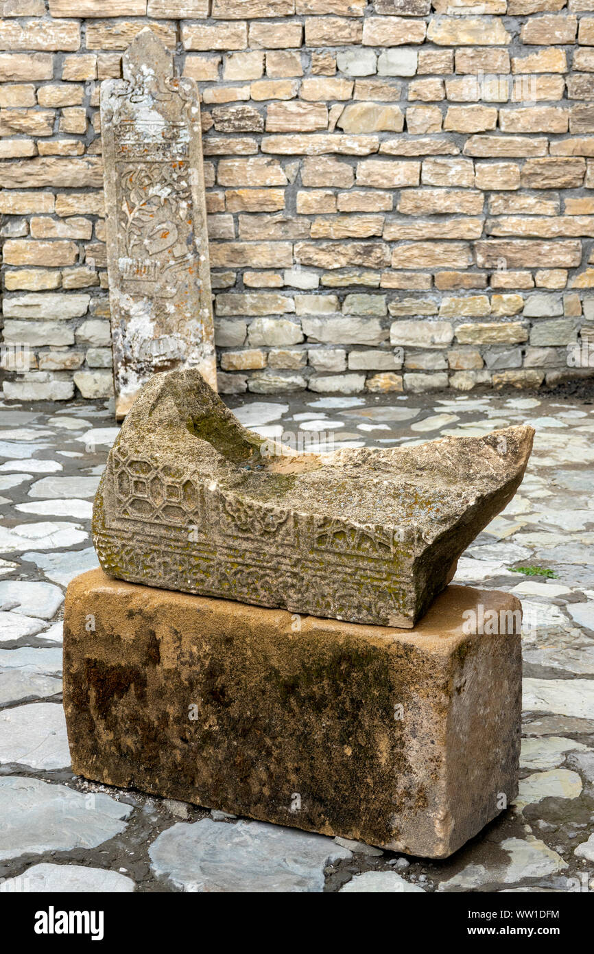 Ruinen in der Nekropole von Gegali Yayla gefunden erhalten in das Archäologische und das Ethnographische Museum, Damirchi Damirchi, Aserbaidschan Stockfoto