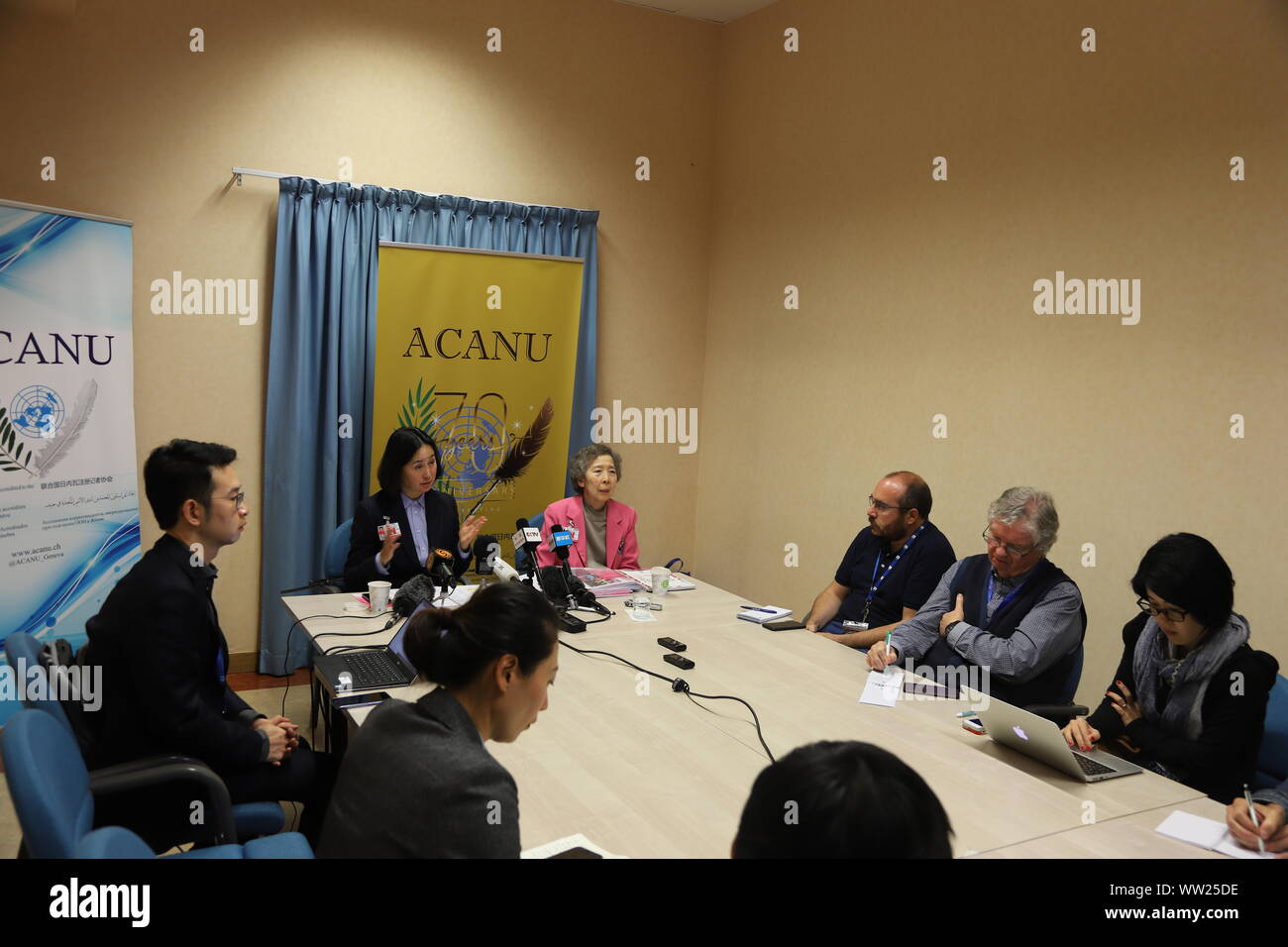 Genf, Schweiz. 11 Sep, 2019. Pansy Ho Chiu-König, Vorsitzende des Hong Kong Vereinigung der Frauen, nimmt an einer Pressekonferenz vom Verband der UNO-Korrespondenten" gehalten (ACANU) in Genf, Schweiz, Sept. 11, 2019. "Wir sitzen werden und reflektieren und auszudrücken, "Ho sagte in der Pressekonferenz und fügte hinzu, dass, obwohl die Menschen in Hongkong diese Freiheit haben, einige radikale gerade beschlossen, es nicht zu benutzen, sondern eher zu erstellen so viel Chaos, Halten der Geisel andere Menschen Freiheit und Menschenrechte, ein normales Leben zu leben. Credit: Chen Junxia/Xinhua/Alamy leben Nachrichten Stockfoto