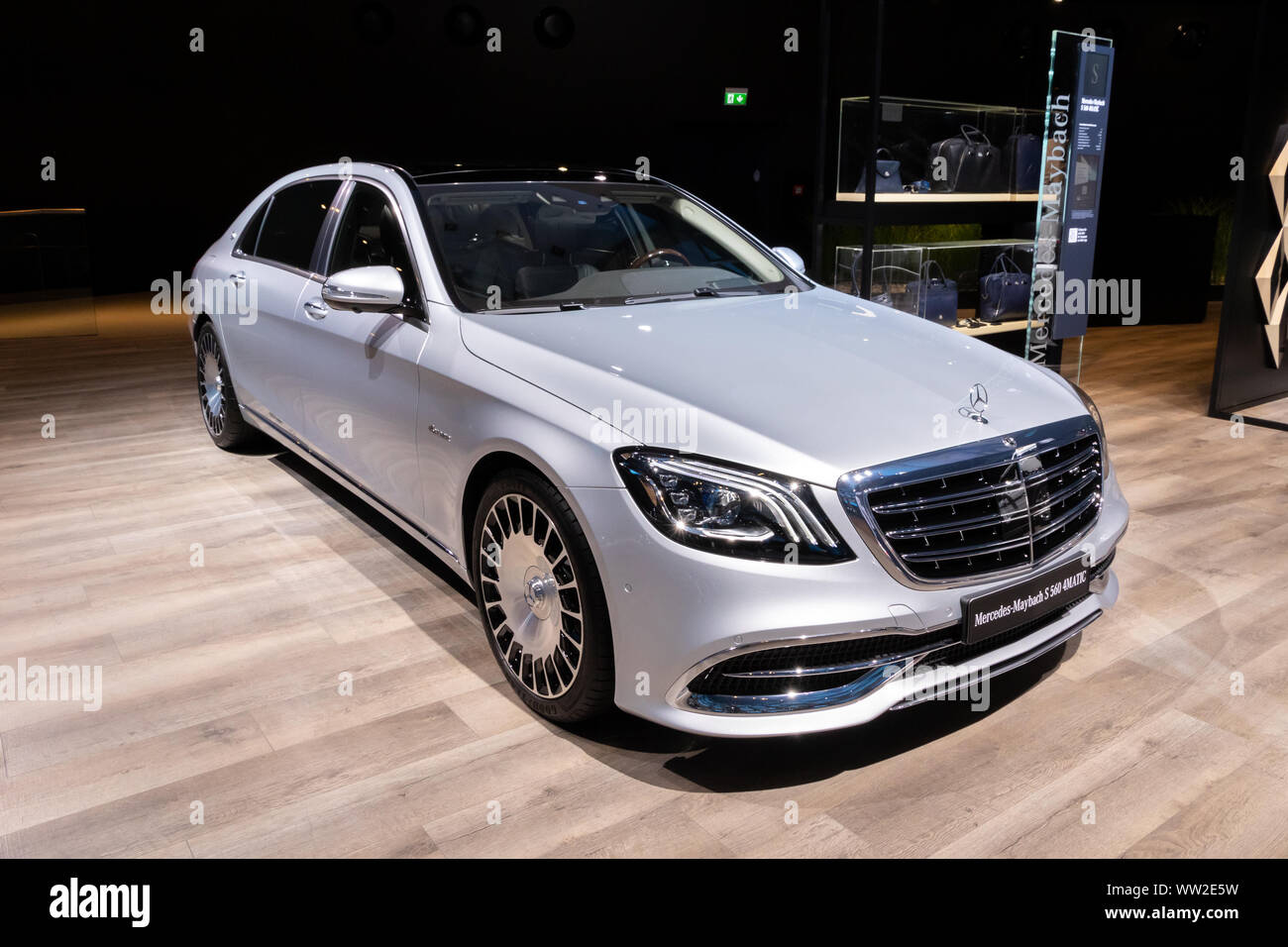 Elegantes Maybach S 560 Fotos