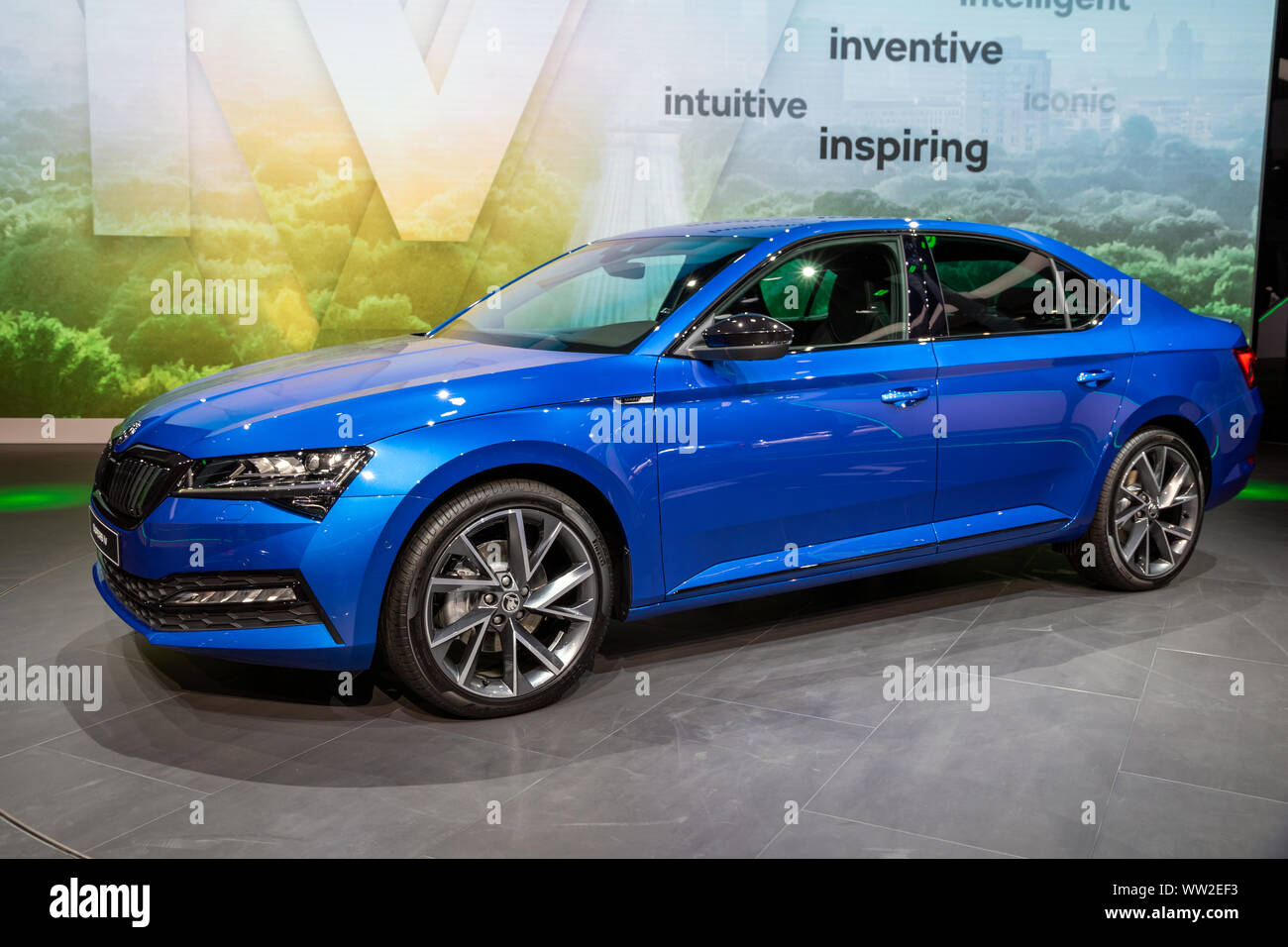 FRANKFURT, Deutschland - September 10, 2019: Neue Skoda Superb iV Auto reveiled auf der Frankfurter Automobilausstellung IAA 2019. Stockfoto