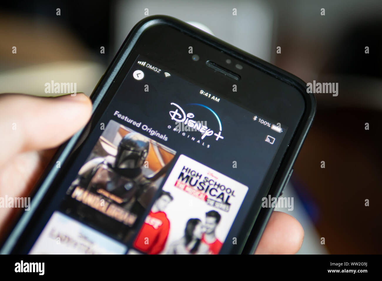 Bangkok, Thailand - September 12, 2019: iPhone 7 zeigt den Bildschirm mit Disney+Video Streaming app-Schnittstelle. Stockfoto