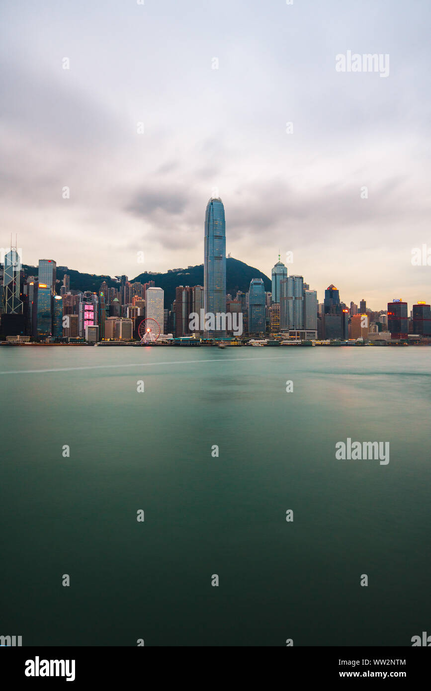 Hong Kong Financial District in der Dämmerung Stockfoto