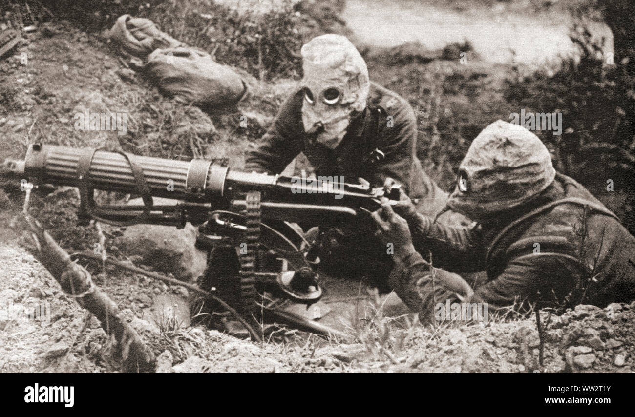 Zwei Soldaten das Tragen von Atemschutzmasken von Giftgas im Ersten Weltkrieg zu schützen. Aus dem Festzug des Jahrhunderts, veröffentlicht 1934. Stockfoto
