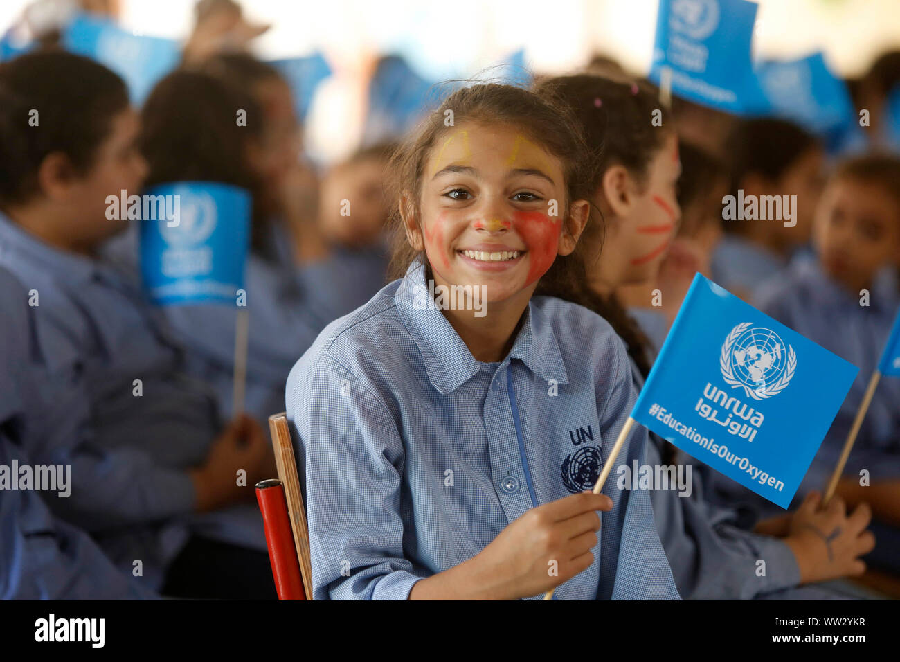 Beirut, Libanon. 12 Sep, 2019. Palästinensische Kinder besuchen eine Eröffnungsfeier des neuen Semesters in der YARMOUK UNRWA-Schule in Bourj Barajina im südlichen Beirut, Libanon, Sept. 12, 2019. Credit: Bilal Jawich/Xinhua Stockfoto
