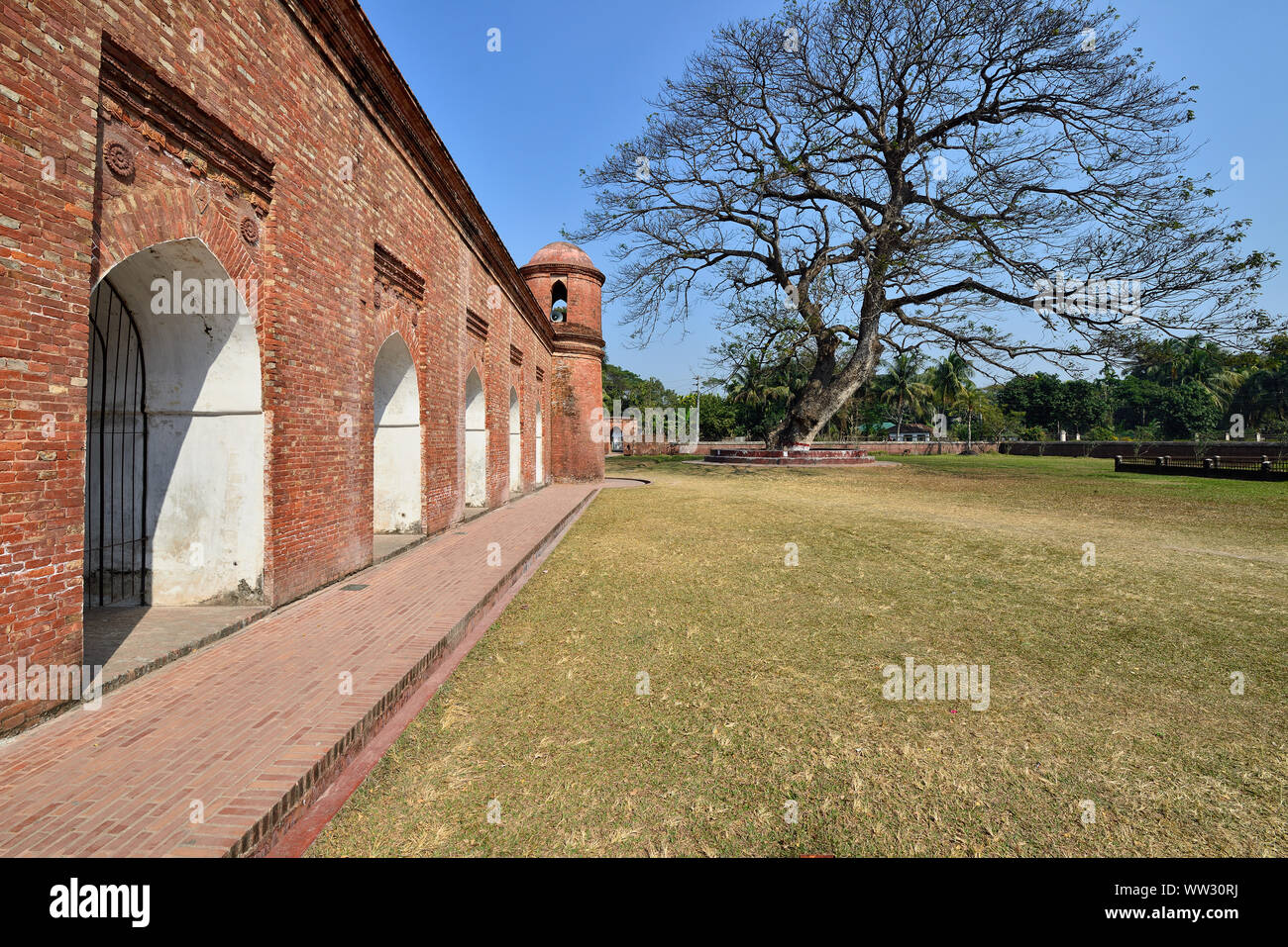 Die Moschee Stadt Bagerhat ist ein UNESCO-Weltkulturerbe, 60 Kuppel Moschee oder Shait Gumbad Moschee, Bangladesch Stockfoto