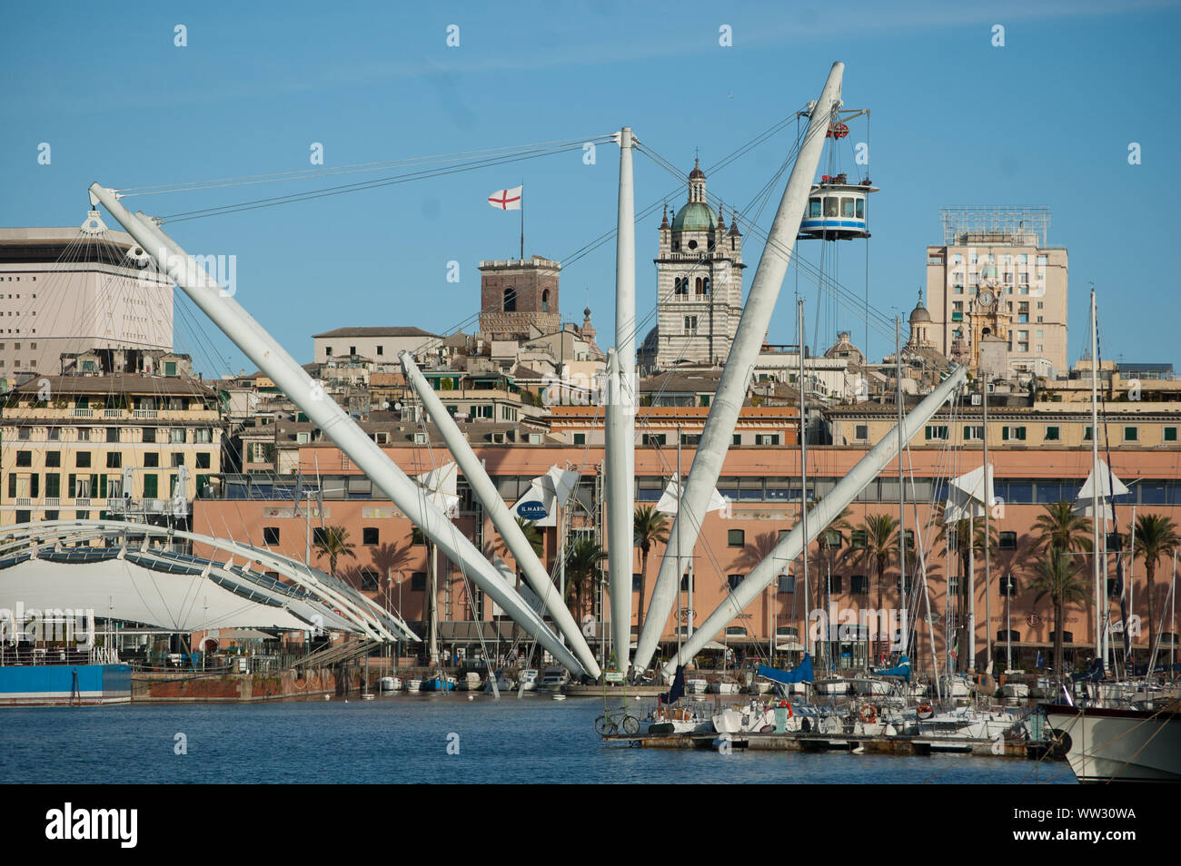 Die bigo am Porto Antico von Genua Stockfoto