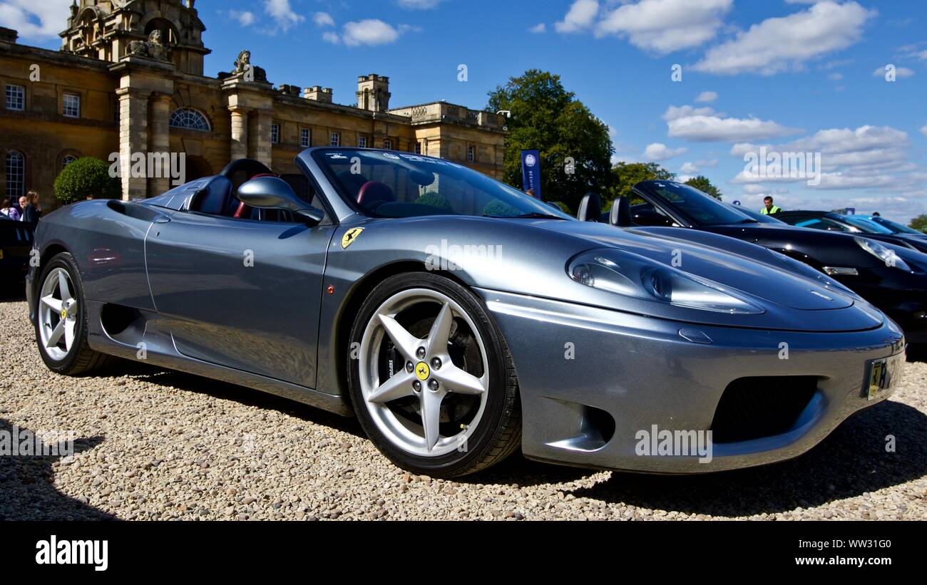 Ferrari 360 Modena Spider in der große Hof bei Blenheim Palace am 22. September 2019 Stockfoto