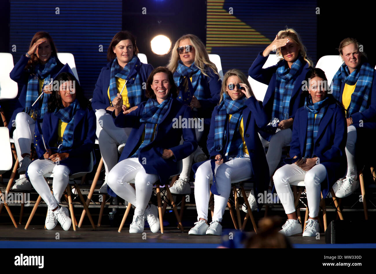 Team Europa Spieler auf der Bühne während der Eröffnung des Solheim Cup 2019 in Gleneagles Golf Club, Auchterarder. Stockfoto