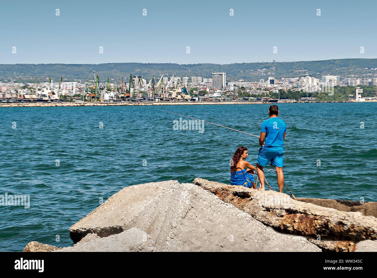 Fischer an der Küste in der Nähe von Varna, Bulgarien; Stockfoto