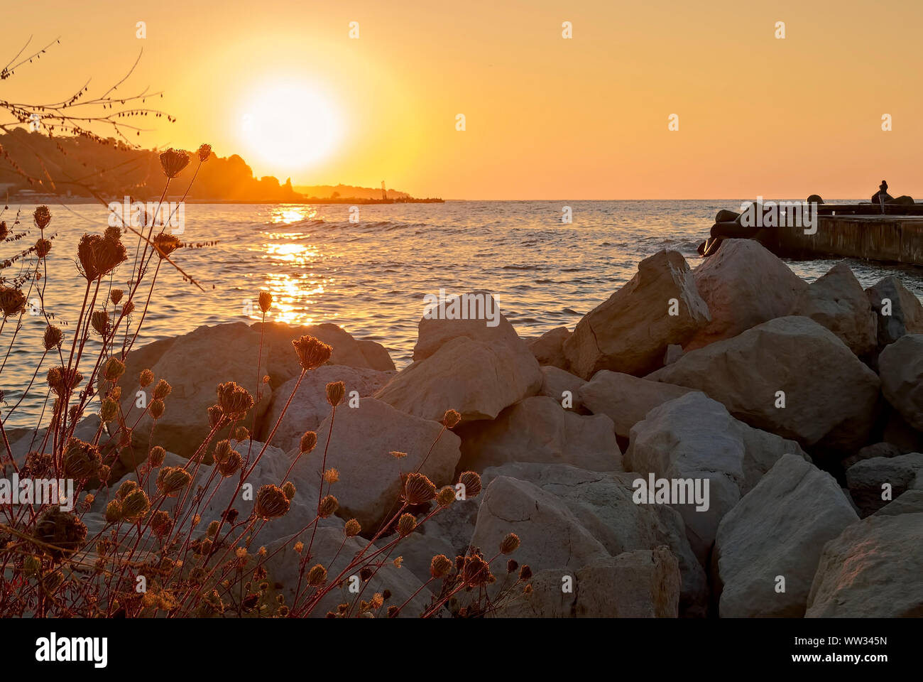Sonnenaufgang an der felsigen Küste; Schwarze Meer Bulgarien; Stockfoto