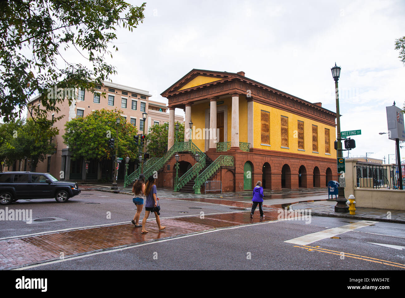In einem historischen Gebäude auf der Market Street an Bord für Hurrikan Dorian Stockfoto