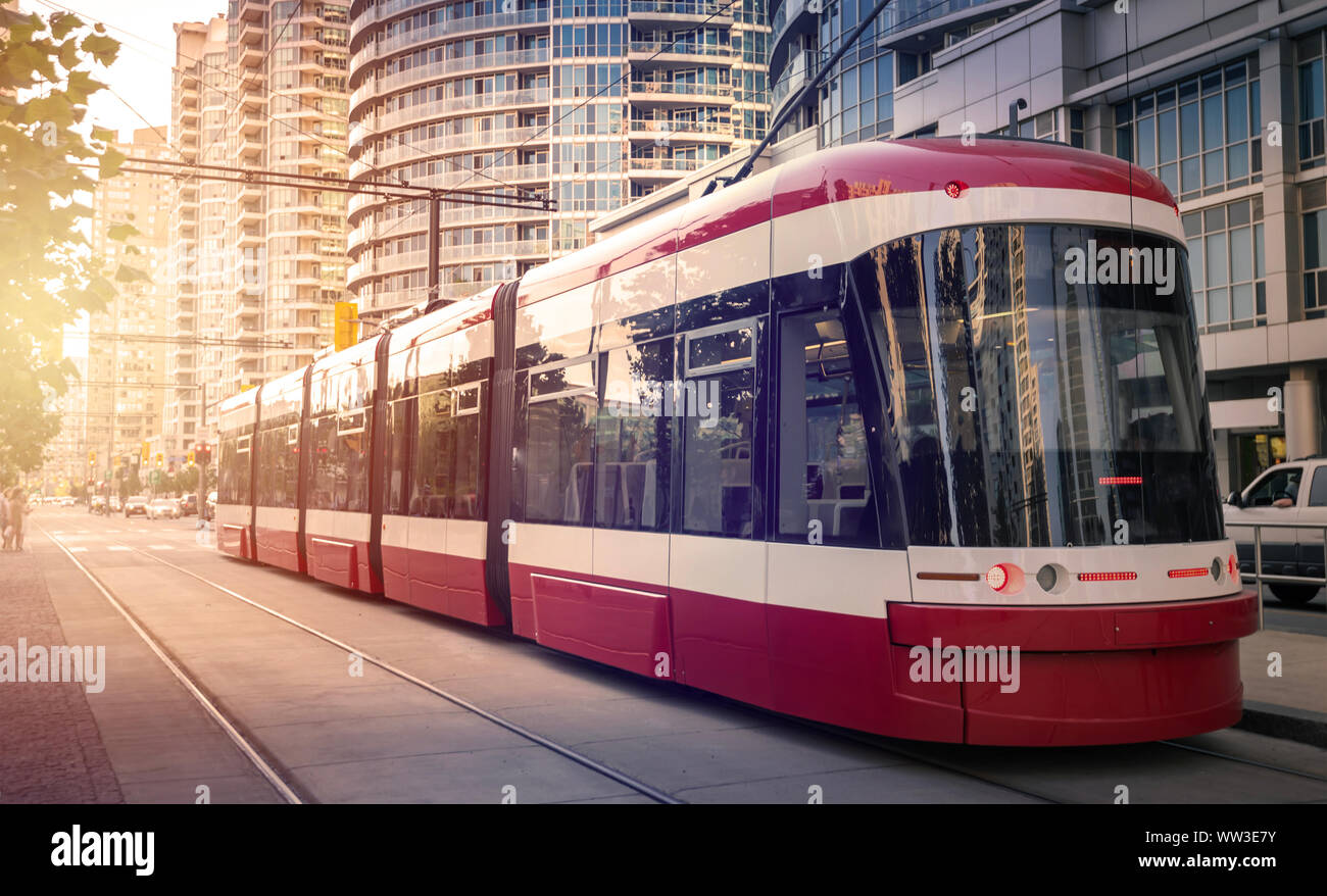 Moderne Straßenbahn in Toronto, Ontario, Kanada Stockfoto