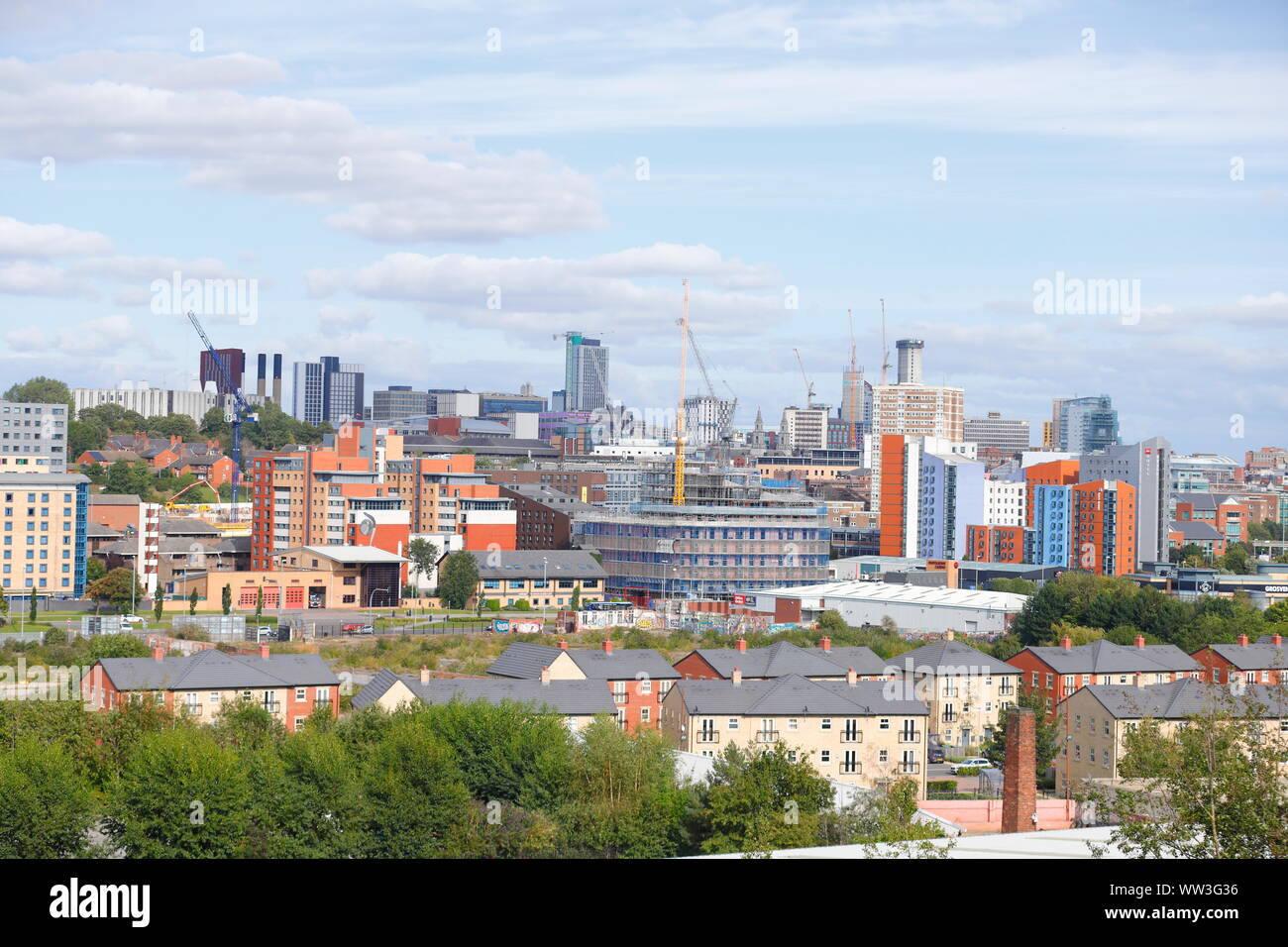 Leeds Skyline mit vielen Entwicklungen auf dem Gehen. Stockfoto