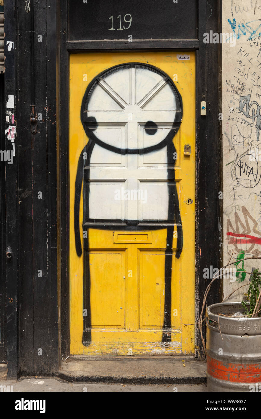 Stickman-Graffiti-Kunst gemalt an Tür in Shoreditch, East End, London, England, UK Stockfoto