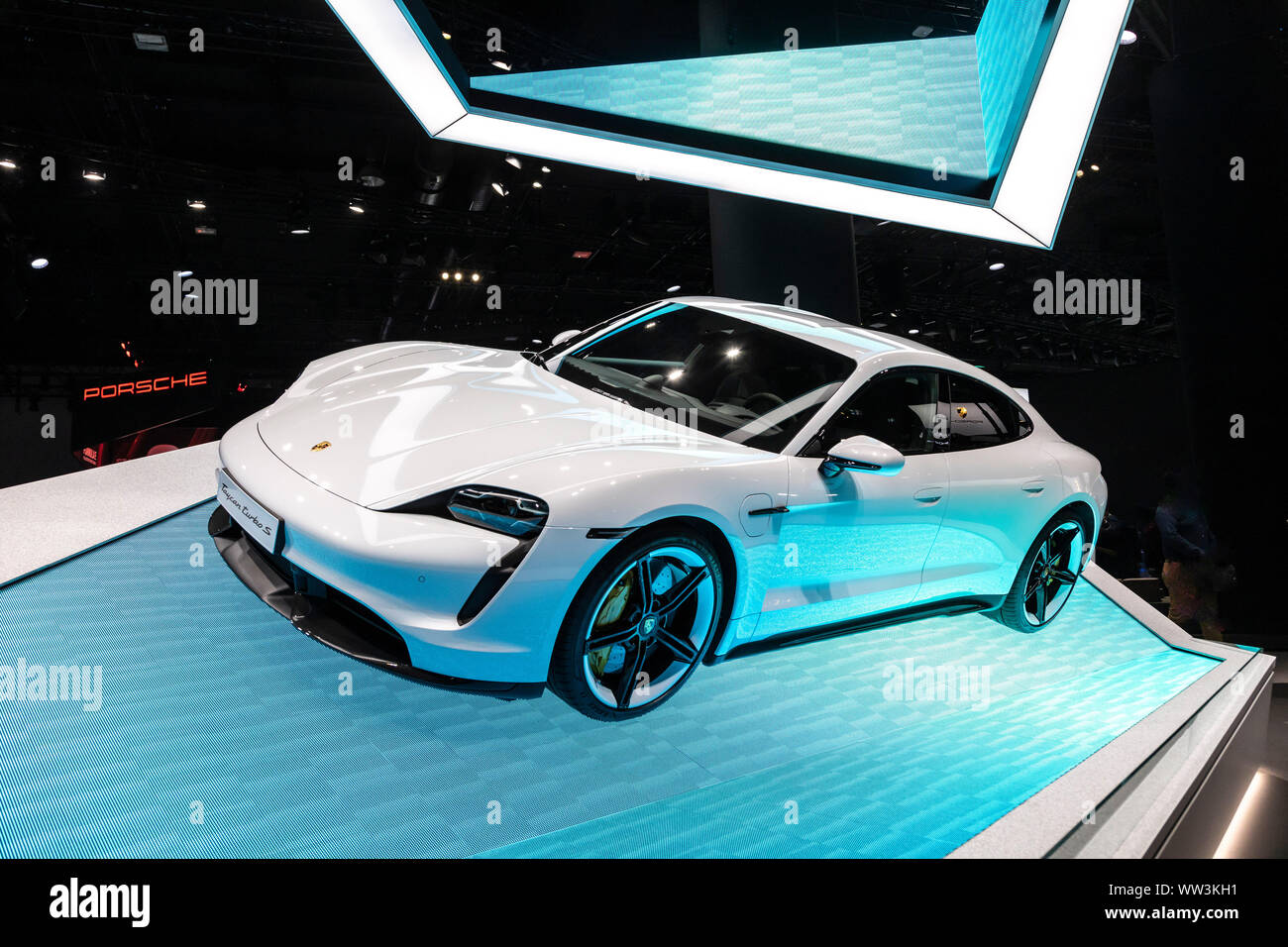 Elektrische Taycan Porsche Turbo S Präsentation auf der IAA 2019 Stockfoto