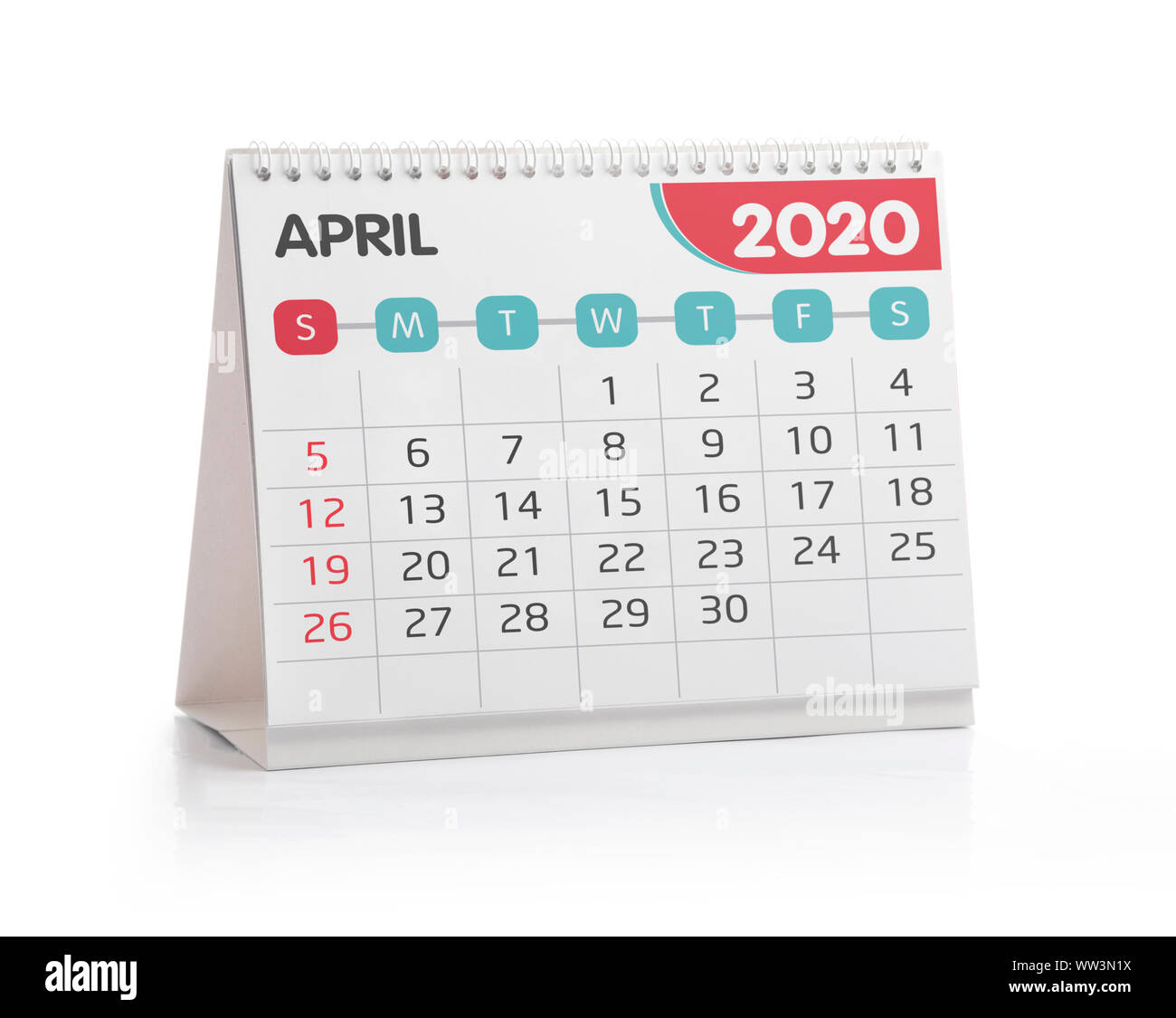April 2020 Desktop Kalender isoliert auf weißem Stockfoto