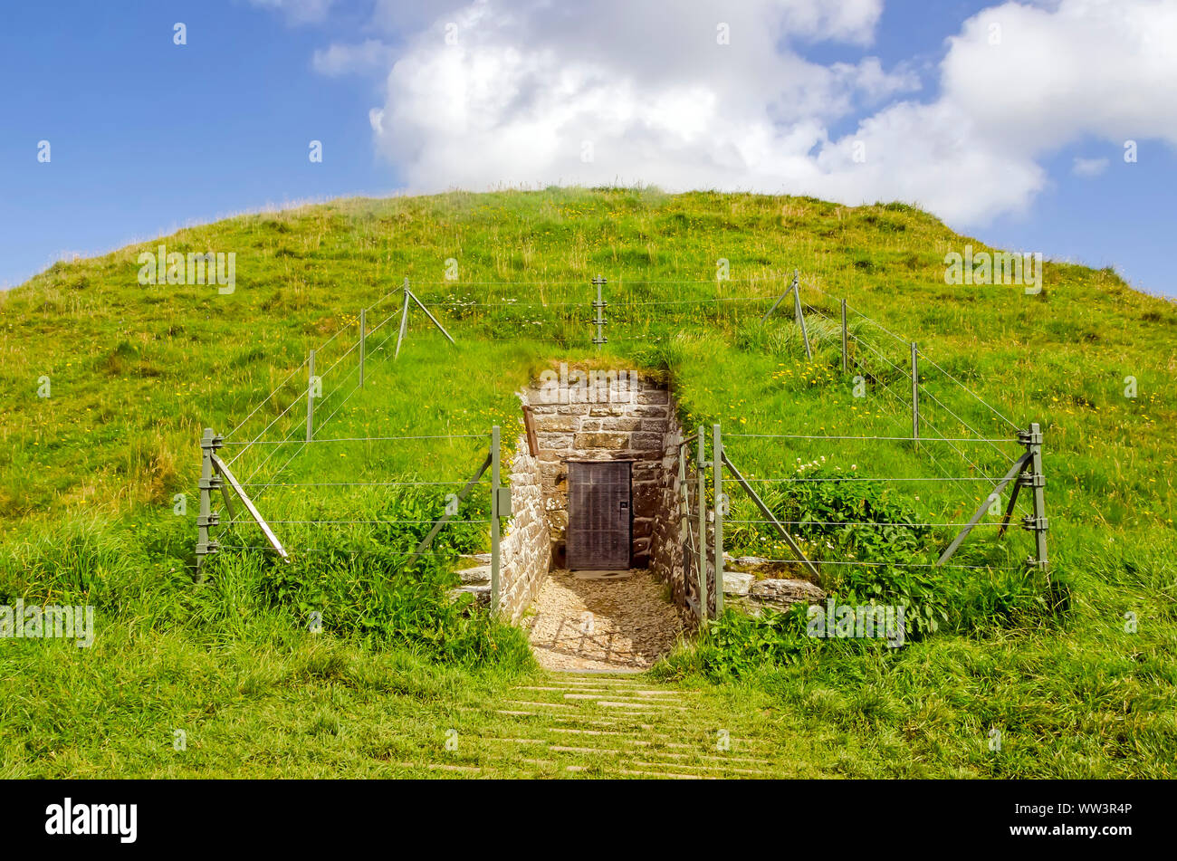 Maeshowe chambered Cairn und Passage Grave 2800 v. Chr. Teil Teil des Herzens der neolithischen Orkney UNESCO-Weltkulturerbe, Stenness, Orkney gebaut, Stockfoto