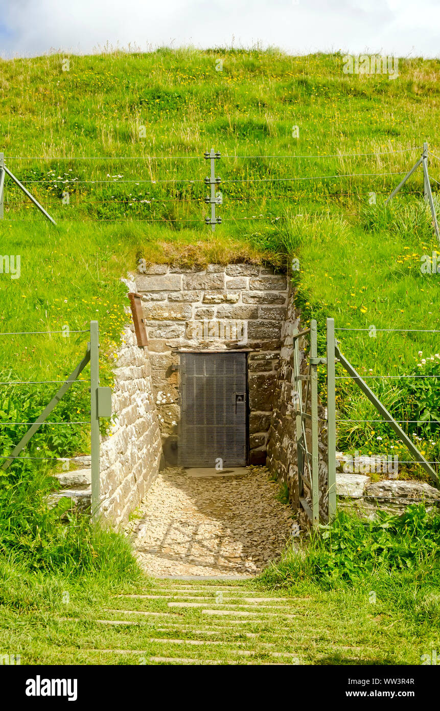 Maeshowe chambered Cairn und Passage Grave 2800 v. Chr. Teil Teil des Herzens der neolithischen Orkney UNESCO-Weltkulturerbe, Stenness, Orkney gebaut, Stockfoto
