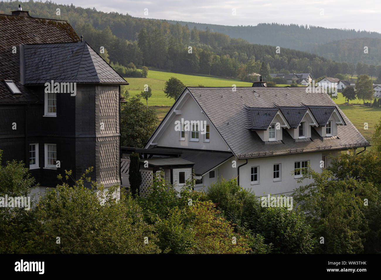 Typische traditionelle Fachwerkhäuser Vakwerk Wohnungen im Kurort Grafschaft im Sauerland in Deutschland Stockfoto