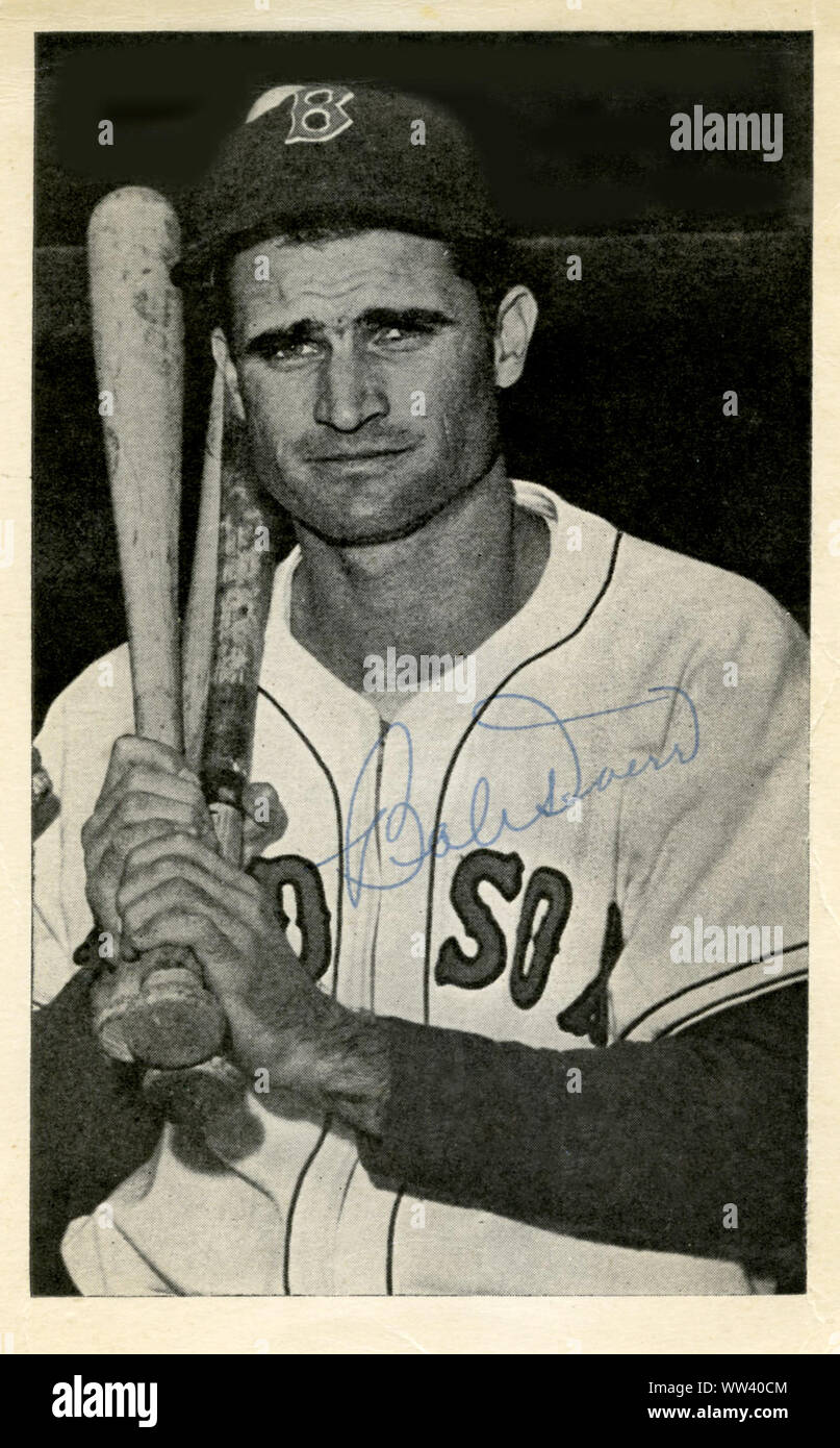 Foto mit Autogramm von Bobby Doerr, der eine war Hall des Ruhmes Baseballspieler, der seine gesamte Karriere mit der Boston Red Sox, von 1937 bis 1951 spielte. Stockfoto