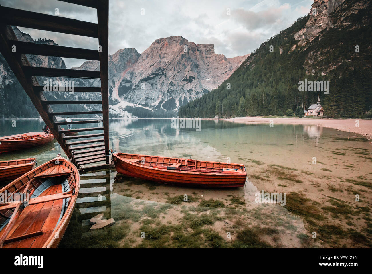 See auch als Prags Pragser Wildsee oder Lago di Braies in Dolomiten, Südtirol, Italien bekannt. Stockfoto