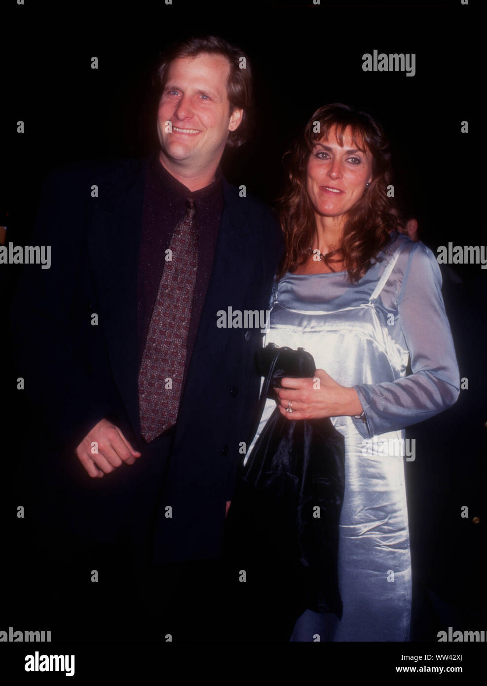 Hollywood, Kalifornien, USA, 6. Dezember 1994 Schauspieler Jeff Daniels und Frau Kathleen Rosmarin Treado Besuchen von New Line Cinema 'Dumme und Dümmer' Premiere am 6. Dezember 1994 im Pacific Cinerama Dome in Hollywood, Kalifornien, USA. Foto von Barry King/Alamy Stock Foto Stockfoto