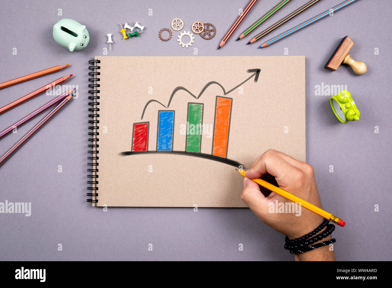 Finanzielle Chart mit Pfeil. Business, Entwicklung und Bildung Konzept Stockfoto
