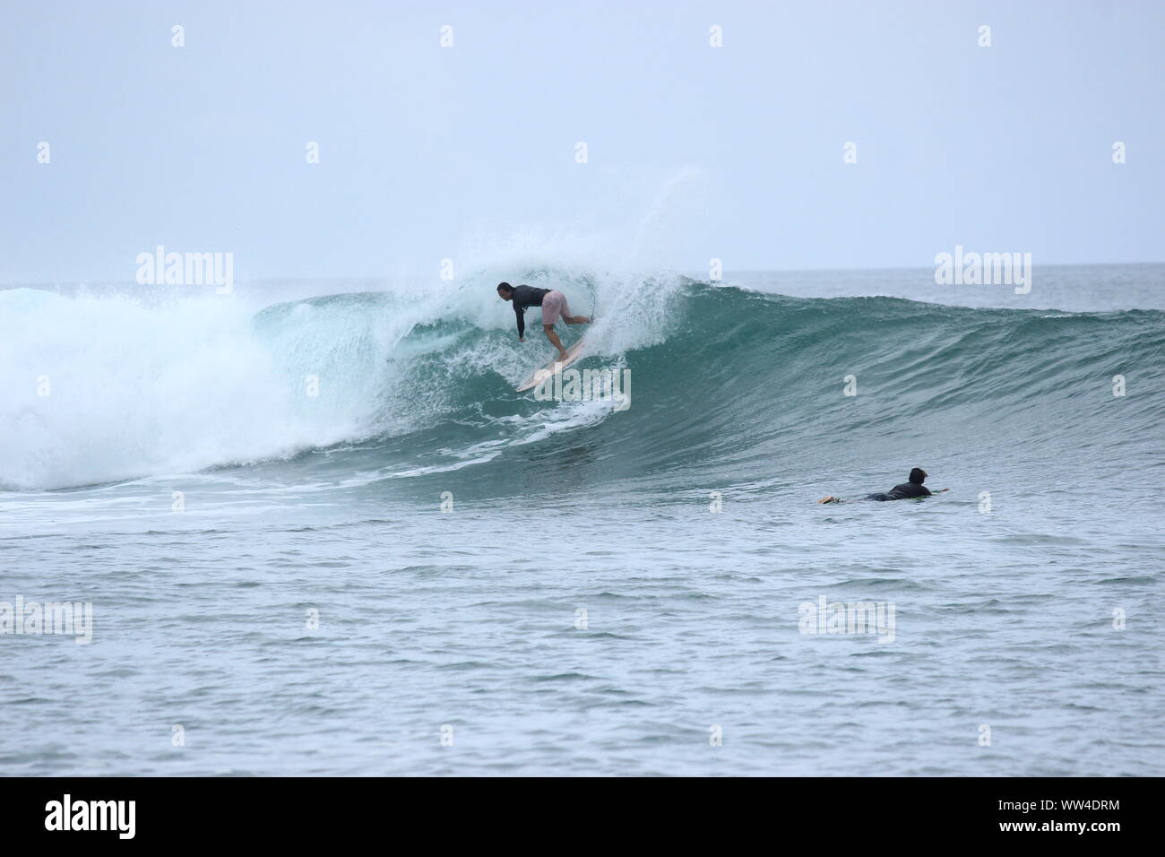 Kostenlos surfen bei Kuta reef Bali Stockfoto