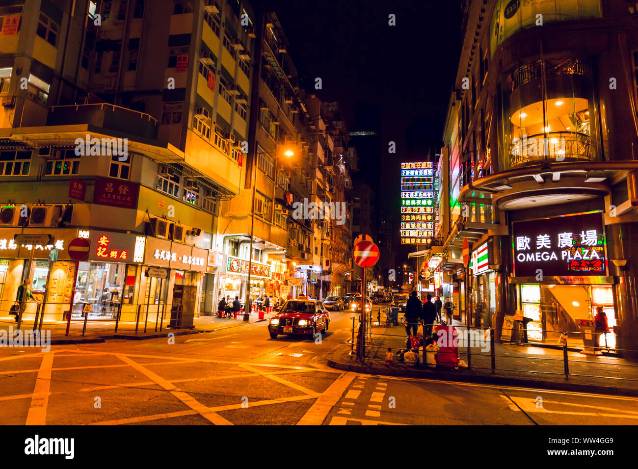 Hong Kong night street Road reisen Sehenswürdigkeiten in Mongkok ablenken ruhig keine Touristen und Reisenden. 24. November 2017. Stockfoto