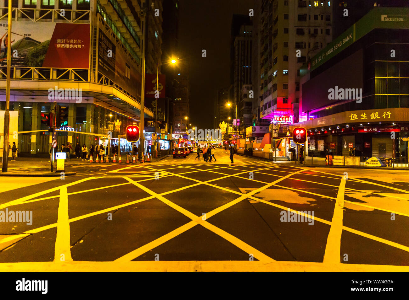 Hong Kong night street Road reisen Sehenswürdigkeiten in Mongkok ablenken ruhig keine Touristen und Reisenden. 24. November 2017. Stockfoto