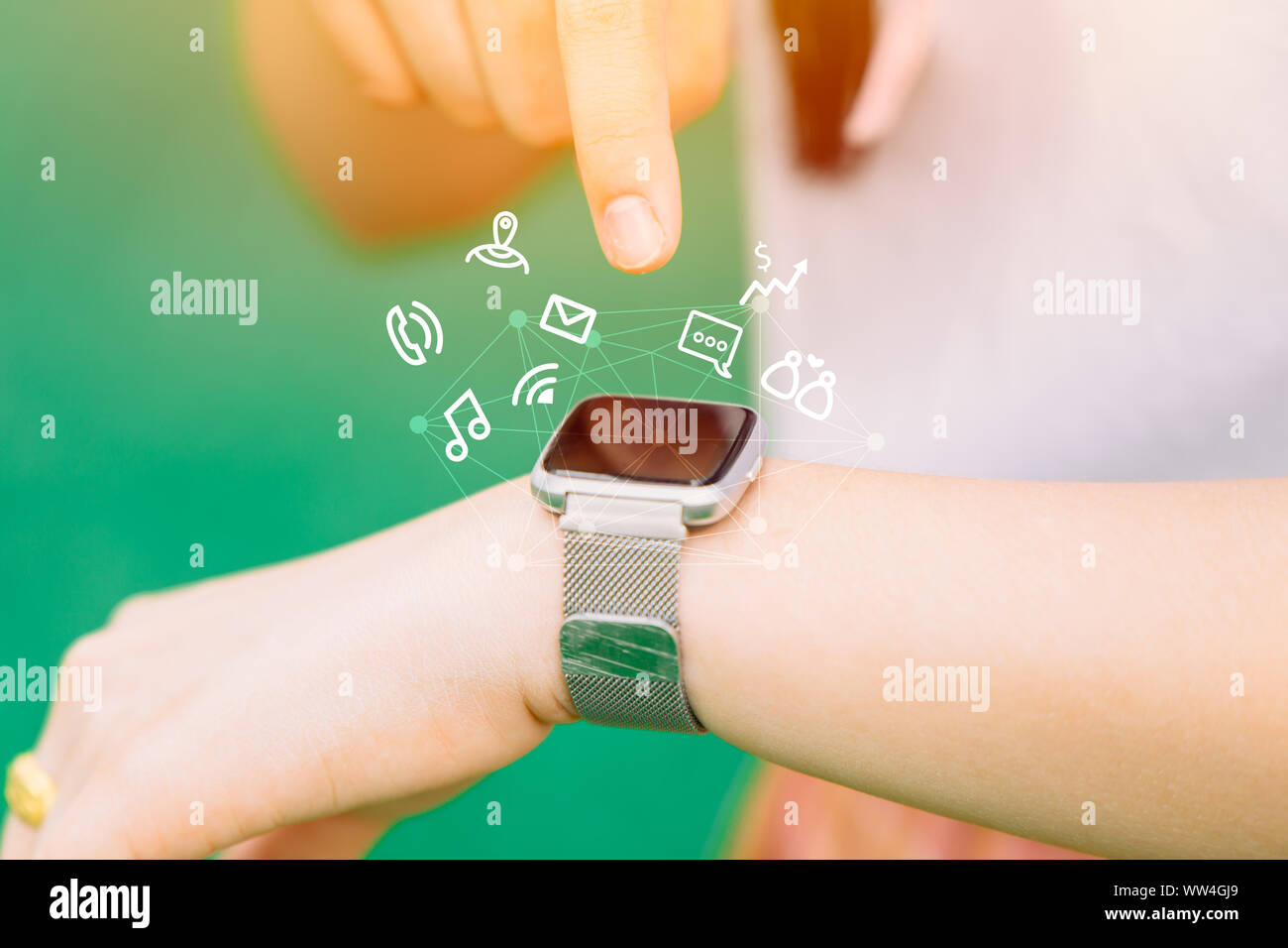 Close-up Menschen Hand mit smart Watch in modernen Lifestyle komfort Technologie Stockfoto